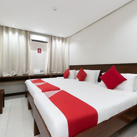 West Makati Hotel Makati City Buitenkant foto