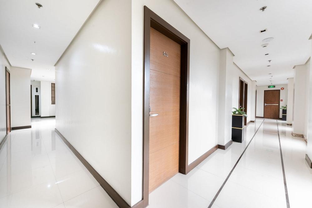 West Makati Hotel Makati City Buitenkant foto