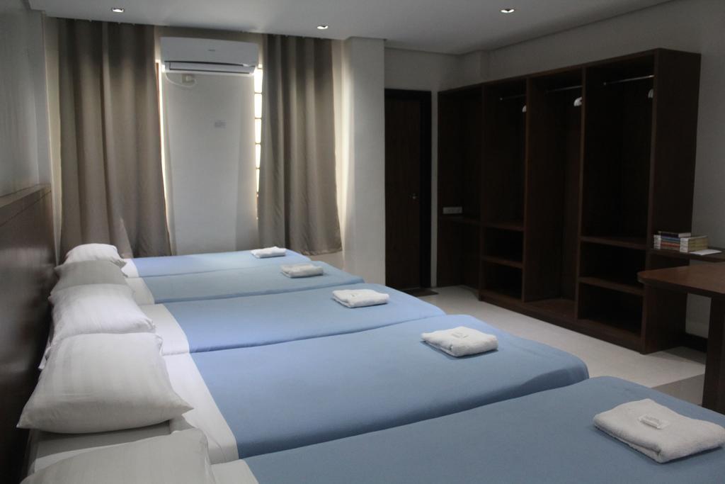 West Makati Hotel Makati City Kamer foto