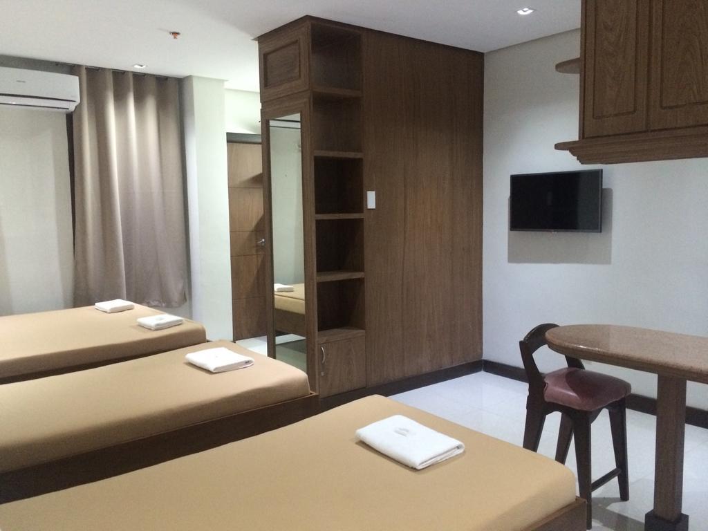 West Makati Hotel Makati City Kamer foto