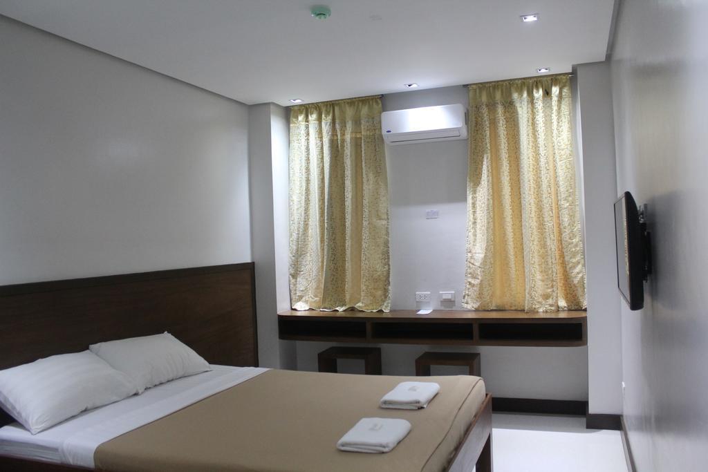 West Makati Hotel Makati City Kamer foto