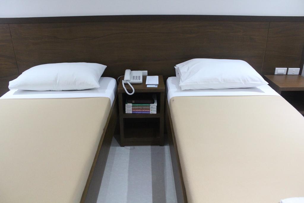 West Makati Hotel Makati City Kamer foto