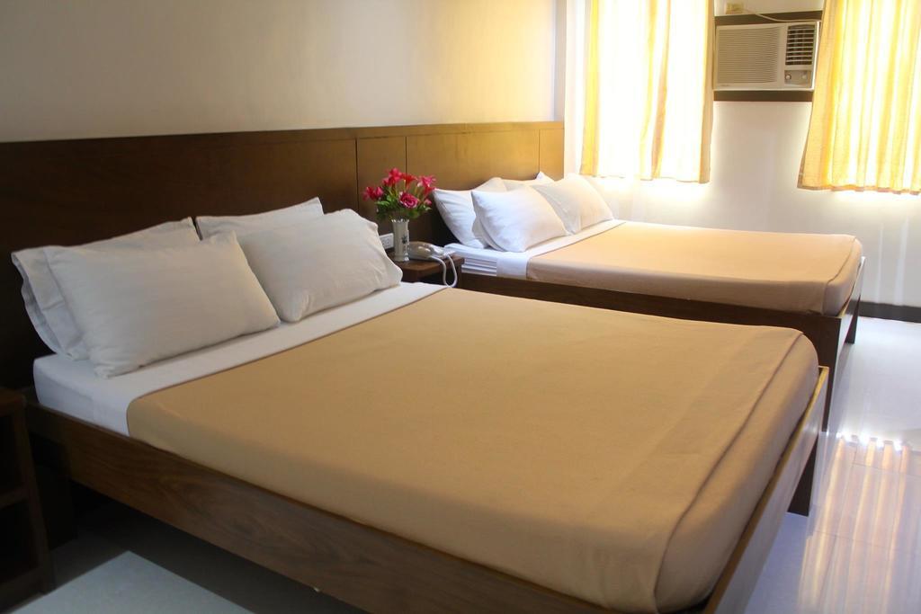 West Makati Hotel Makati City Kamer foto