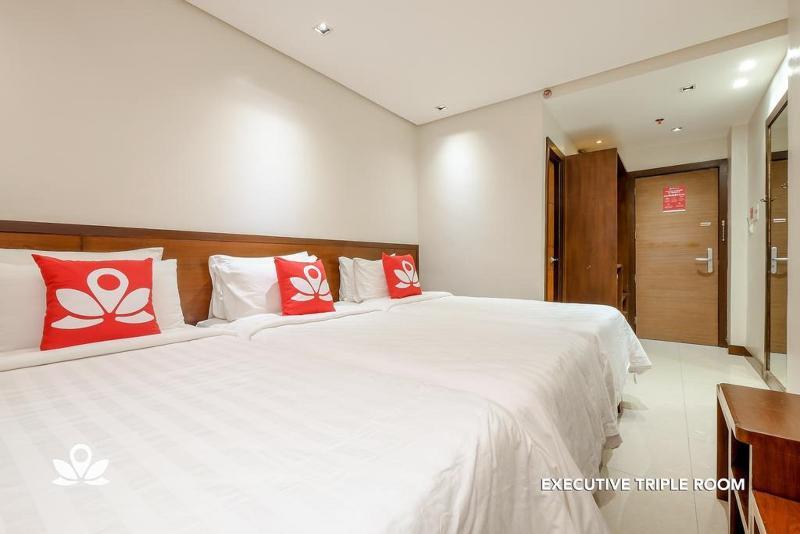 West Makati Hotel Makati City Buitenkant foto