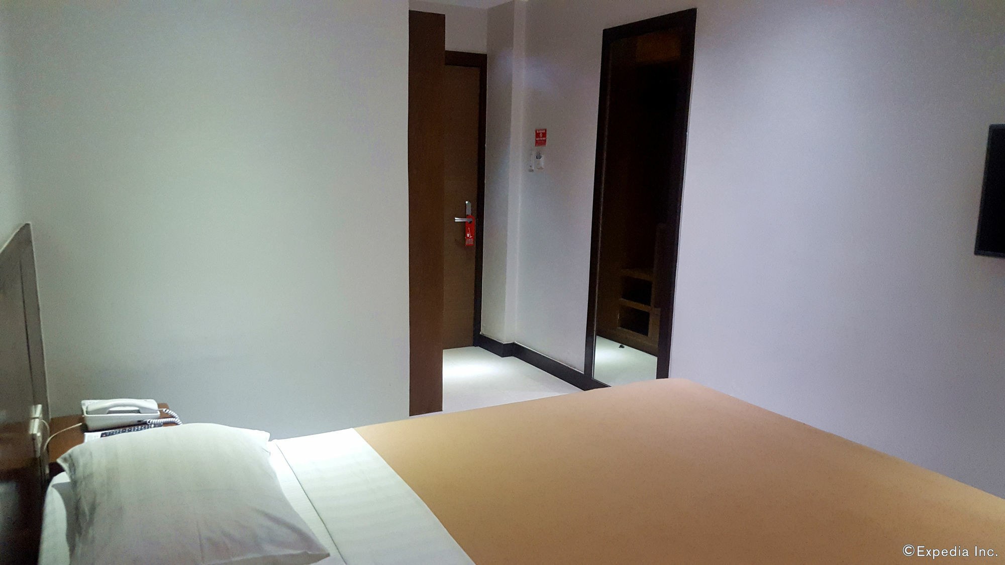 West Makati Hotel Makati City Buitenkant foto