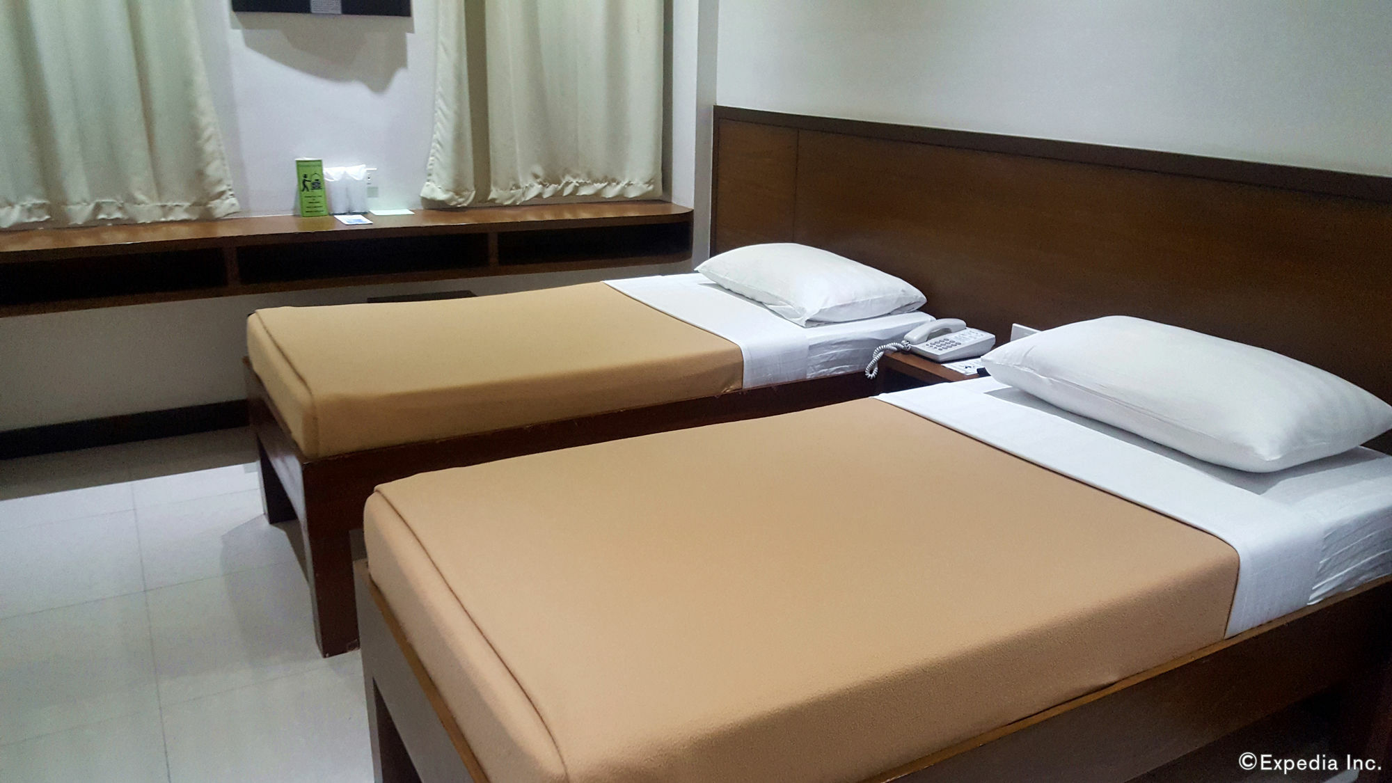 West Makati Hotel Makati City Buitenkant foto